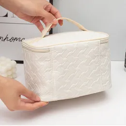 Weiße Premium-Make-up-Tasche mit großer Kapazität mit großer Kapazität, multifunktionaler kosmetischer Organizer, fleckresistenter, handgehaltener Quadratbeutel