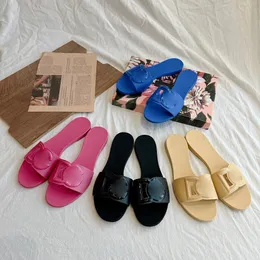 Designerskor Kvinnor Sandaler Fashion and Luxury Italy Flat Heels Sandles Rubber Dandg Slipper Cloquette Cloquette Female Mules Summer Beach Home Slider Slider