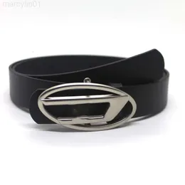 Fibbie della cintura di design Fashion D Lettera Filla a scatto in metallo ovale per uomini e donne versatili abbinamento mate lisce Slip cinture nere