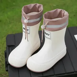 Botas de chuva Mulheres Anti Slip Trend Trend Shoes leves de chuva macia