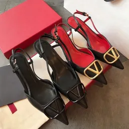 Designer Sandaler Casual High Heels Sandal Classics Metal Buckle Pointed Toe Thin Summer äkta Leather Woman Party Wedding ShoSKQZA#