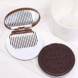 2024 1st Söt chokladkakorformad modedesign Makeup Mirror med 1 kamsuppsättning för söt makeup spegel uppsättning för chokladkakan spegel