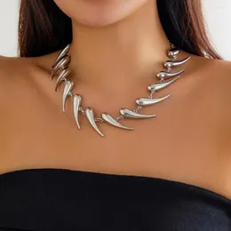 Choker übertriebene Metall Chili Halskette Hip Hop Luxuriöser Tropfen Anhänger Halskette Exquisite einfache glänzende Komma -Schlange unisex