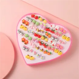 36pairslot zufällige süße romantische hypoallergene Harzohrringe für Frauen Girls Multicolor Obst Blumenohr Geschenke 240511