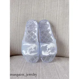 Chanelsandals Sandalet Sandalet Kadın Tasarımcı Terlik Şeffaf PVC Jelly Sandalet Mektup Baskılı Lüks Yaz Sıkıcı Slaytlar Sile Lady Flip Flops Chanells Sandal 887