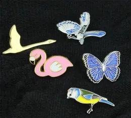 Europa liga de liga Butterfly Crane Magpie Bird Broche Cartoon Unisisex Metal Animal Corsage Pin Flamingo Animais Backpack Hat Coat Roupos de 9344730