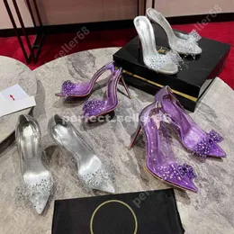 Klassiska sandaler Topp lyxdesigner Klänningsskor spetsiga Bow Crystal Diamond Embelled Clear Pvc Glass Jelly Heels Slingbacks 10cm