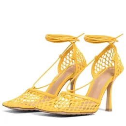 Real Ladies Women Leather äkta 2024 High Heels Sandals Summer Square Toe Weave Knit Plait Wedding Dress Gladiator Cross-bundna snörning Sexig skor Yellow Size D F334