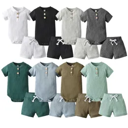 Kleidungsstücke neue Sommer Neugeborene Baby Jungen Strickkleidung Set kurzärmeliges Jumpsuit Top und Shorts Boy Casual Wear J240518