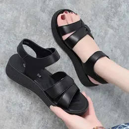 Cowhide Mother äkta Sandals Leather Summer Bekväm icke-halkhaltig medelålders äldre platta kvinnors skor Soft Sole Female 879 D 51C5