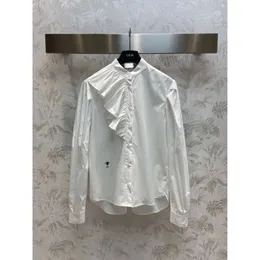 تي شيرت للسيدات في أوائل الربيع ربيعة ، قميص بيلي صغير ، قميص أبيض مع مخفض
