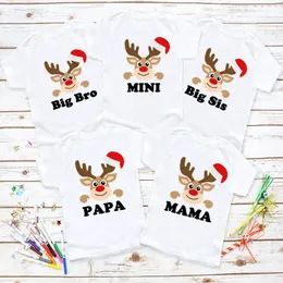 Cute Deer Family Matching Christmas Outfits Family Look T shirt Papa Mama Baby Clothes Father Mother Kids Daughter Son T-shirts 240507