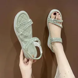 Crystal Women Sandals Rhinestones Ladies Flip Flop smal Flat 2024 Summer Fashion Bling Shoes Kvinna Fotvädrar SA Footwear 113
