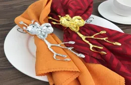 10pcsmetal Pflaumenblüten -Serviettenring Gold und Silber Serviettenhalter Tisch Einstellung Dekoration für westliche Versammlung Place11269543