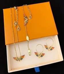 Schmuck Sets Lady Frauen Messing mehrfarbiger Kristall Essentials V California Dreaming Wings Vshaped 18K Gold Halskette Armband Ohr 4320020