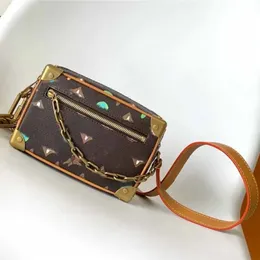 2024 Neue Luxus -Frauenkosmetikbeutel Designer Mini Koffer lässige Umhängetaschen Mode Daisy Hundemuster Crossbody Clutch Brieftasche Handy Tasche Mode Hundert