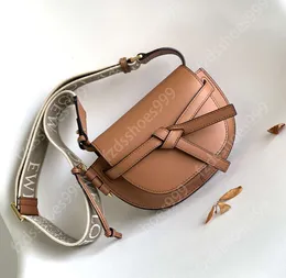 Evening Bags Designer Sadelbag Luxury Mini Crossbody Bags 15cm axelväska 10a Mirror Quality äkta läder Messenger Bag666