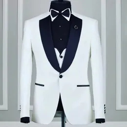 White Business Men Party Anzüge dreiteilige Jacke Hosen Weste Peaked Revers One Button Custom Made Wedding Tuxedos Männer Party Lazer 2412