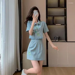 İş elbiseleri gerçek po 2024 yaz kadın moda Çin tarzı düğmeler denim üstleri ve kısa etek mavi iki parçalı set