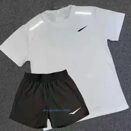 Lüks Erkek Tişört Tasarımcı Yaz Erkekler Takip Spor Şortu Eşleşen Set Spor Giyim Baskılı Pamuk Moda Kadın Tshirt Erkekler Modeli Kıyafet