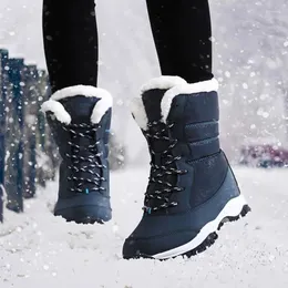 Stövlar Kvinnor Vattentäta klackar för vintern 2024 Tren Platform Ankel Keep Warm Snow Shoes Plush Outdoor Short