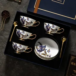 British Ceramic Flower Bone China Coffee Cup e Saucer Set Regalo di compleanno pastorale di tè di alta pomeriggio 240518