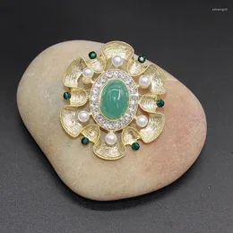 Broschen alte Wege Brosche Imitation Emerald Perle Western Antique Vintage -Anzug verdienen es, die Rolle der Strickjacke zu spielen