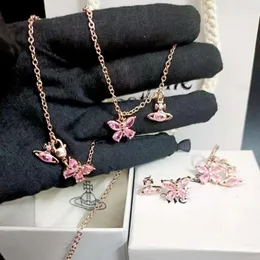 Дизайнер Vivieene Viviane Westwood Jewelry Новая западная розовая бриллиантовая бриллиантовая колье бабочки женская сатур -циркон 2024 браслеты набор ювелирных украшений