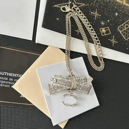 High-end Designer Crystal Pearl Bowknot Pendant Necklaces Chain Gold Plated Brass Luxury Brand Letter Neckace Ladies Birthday Parties Gifts Exquisite Jewelry