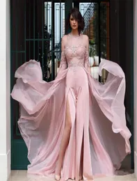 2020 Blush Pink Pant Suit Prom Dresses With Chiffon Overskirts Lace Applique Sheer Neck Jumpsuit Evening Party Dress Sexig Backless9805697