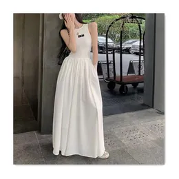 ファッションデザイナードレス女性ドレスミニマリストベストノースリーブロングスカートレタープリント夏の長いスカート