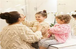 Familienübereinstimmende Mutter und Tochter handgefertigte Pullover -Strickjacken Mutter Tochter warmer Pullover Outwear -Mäntel Kintwear Outfits LJ2011122751399
