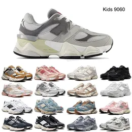 Малышки кроссовки 2002R 9060 детская кроссовка дизайнер для девочек луна лабиринт черный 2024 Маленькие дети 9060 Морские соли младенцев Raincloud Castlerock Trainers Sneakers Sneakers