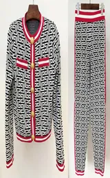 Neue Persönlichkeit Mode Frauen039s zweiteilige Hosen Sets Stricken oberen engen Anzug Geometrisches Element Labyrinth Muster Strickmantel Zipp7920646