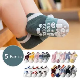 5 paia/lotto Anti Slip Baby Socks Lettere Stampa per bambini Calzini per bambini con suole in gomma Summer Baby Boy Girl Socks 240507