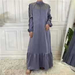 Abbigliamento etnico femminile femminile musulmano semplice ed elegante abaya maniche lunghe a pieghe lunghe da donna abito da signore del dubai mediorientale Dubai Turchia solido quotidiano quotidianamente