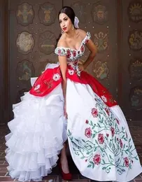 2019 più recenti abiti Quinceanera vintage bianchi e rossi con perle da ricamo Sweet 16 Prom Pageant Debutante Abito da ballo Abito da ballo 8167092