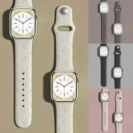 Designer Silicone Apple Watch Band 38 40 41 42 44 45 49 mm L Flower Watch Sport Wristband Sport per Iwatch Series 9 8 7 6 5 SE 10 Luxury Fashion Embossing Watchbands