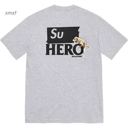 럭셔리 패션 클래식 남성과 여성 티셔츠 패턴 강아지 인쇄 여름 Swepremo SS22 주 17 17 안티 히어로 개 티 짧은 슬리브 티셔츠 Supremo 8L9S
