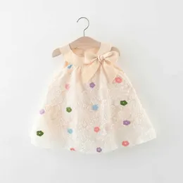 소녀의 드레스 여름 새 여자 아기 드레스 둥근 점과 작은 소매 튤립 자수 푹신한 드레스 가벼운 공주 드레스 D240520