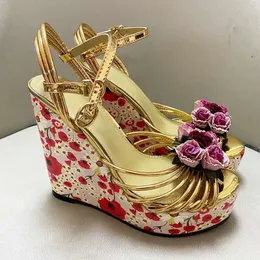 Lady Sheepskin 2024 Leder sexy Damen Keil 15 cm High Heel Sandals Schuhe Schnalle Open Toe Peep-Toe Europe und Amerika Die Catwalk 3D Flower Mi 002