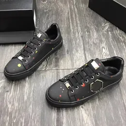 Philipe Plein Sneakers Tasarımcı Ayakkabı Erkekler Düşük Katmanlı Scarpe Lüks Klasik Yüksek Kalite Konfor Orijinal Düz Kafatasları PP Desen Ayakkabı Gündelik Deri Chaussure