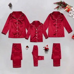 Satin Seiden Weihnachten Pamas Nachtwäsche grüne rot Familie passende Outfits Hemd Hosen Loungewear Pijama Navidad Vertraut L2405