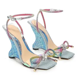 designer Women 2024 Gladiator sandals cuneo cucciolo tacchi alti tacchi diamanti bowknot figa fiamma da donna scarpe feste