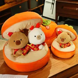 Fyllda plyschdjur Nyår Mascot Creative Fruit Persimmon Söt Capybara Plush Toy Cartoon Stuffed Animal Soft Anime Doll for Girls Kids Gift Deco