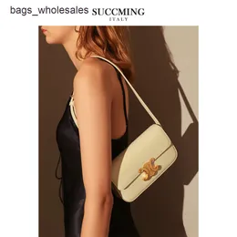 Lagern Sie 80% Rabatt auf echte Leder -Law Stick Achselstasche Triumph Bogen 2024 Neue Einzelschulter Damen Crossbody Small Summer Trendk4y0