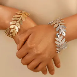 Bangle 2024 Personalidade de exagero na moda pulseira folha bohemiana para mulheres Europeias e American Arm Rings Acessórios de jóias do partido