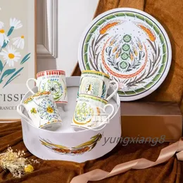 Piatto da pranzo designer Creativa europea Serie primaverili di porcellana Bone Tazza d'acqua Tazza di bistecca di bistecca set di tazze da regalo per latte per caffè personalizzato