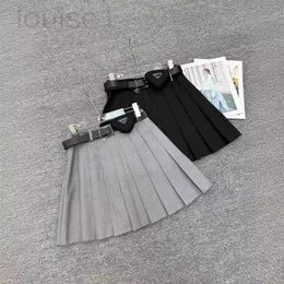 스커트 디자이너 브랜드 24 년 Shenzhen Spring/Summer New Waist Bag Pleated Skirt High Show Slim Leg 길이 다목적 감소 연령 여성의 반 트렌드 S8GT