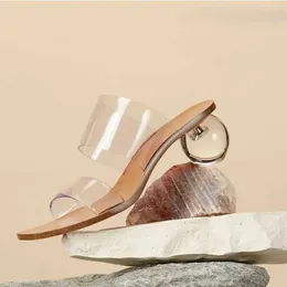 Slyckor Eilyeken Fashion PVC Transparent tofflor Kvinnor Strange Style High Heels Summer Mules Slides Shoes Sandalias Mujer J240520